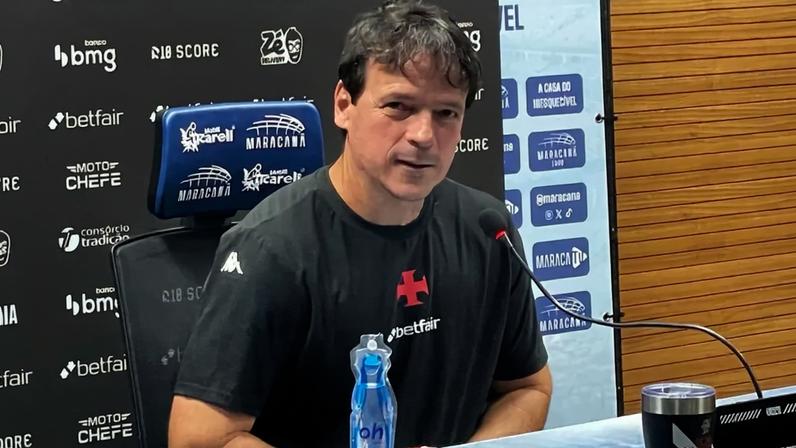 Fernando Diniz, técnico do Vasco, em entrevista coletiva (Foto: Pedro Cobalea/Lance!)
