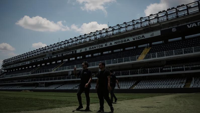 Equipe da Genius visitou a Vila Belmiro na terça-feira (16) (Foto: Reinaldo Campos/Santos FC)