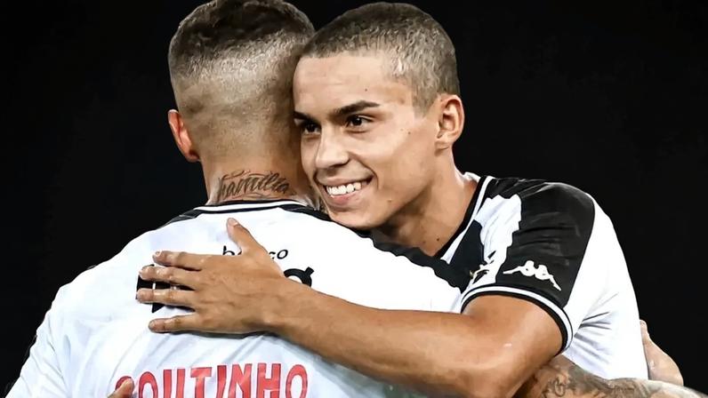 Zuccarello ao lado de Coutinho em partida do Vasco (Foto: Reprodução/X)