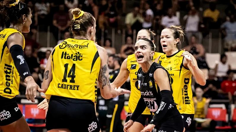 Praia Clube bateu o Tijuca por 3 sets a 0 em jogo válido pela Superliga (Foto: Thiago Mendes)