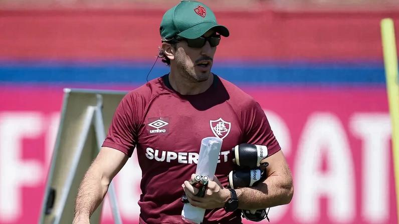 Técnico Luis Zubeldía comanda treino do Fluminense (Foto: Marcelo Gonçalves / Fluminense FC)