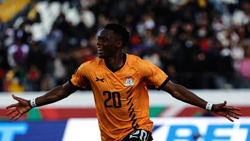 Patson Daka comemora gol de empate contra Mali, na Copa Africana de Nações — Foto: AFP
