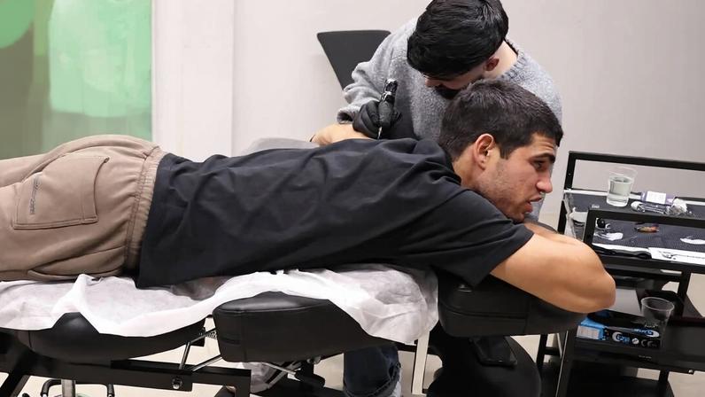 Alcaraz faz nova tatuagem para eternizar conquista do US Open