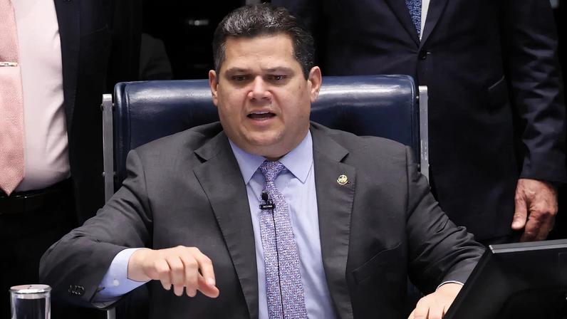 Alcolumbre pressiona Lula para desistir da indicação de Jorge Messias para o STF enquanto negocia nova Lei de Impeachment com o tribunal. (Foto: Lula Marques/Agência Brasil)