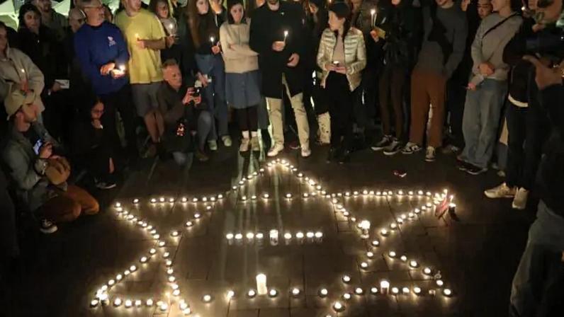 Homenagem às vítimas do ataque antissemita, na Austrália - Foto: Reprodução/Facebook