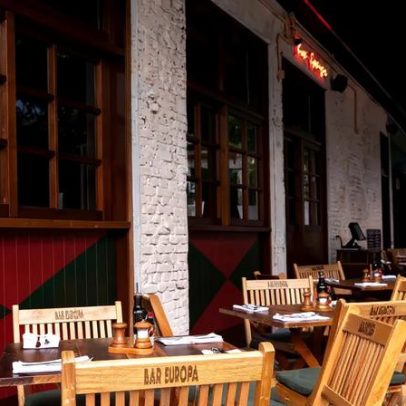 Bar Europa em São Paulo abre com fila de espera