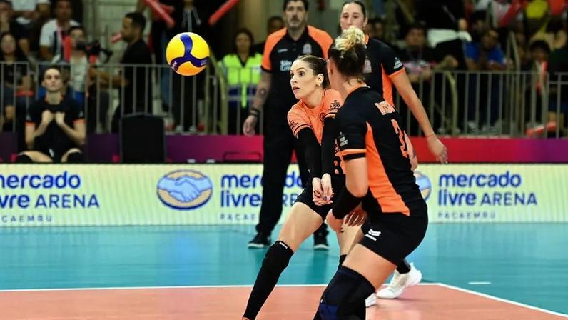 A líbero Camila Brait é a capitã do Osasco (Foto: João Pires/ Fotojump)