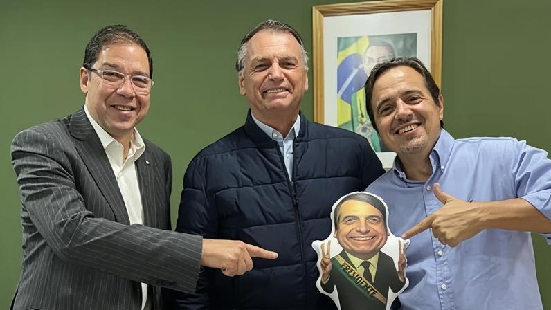 Bruno Bonetti (à direita) com o ex-presidente Jair Bolsonaro e o deputado federal Altineu Cortes - Reprodução/Instagram