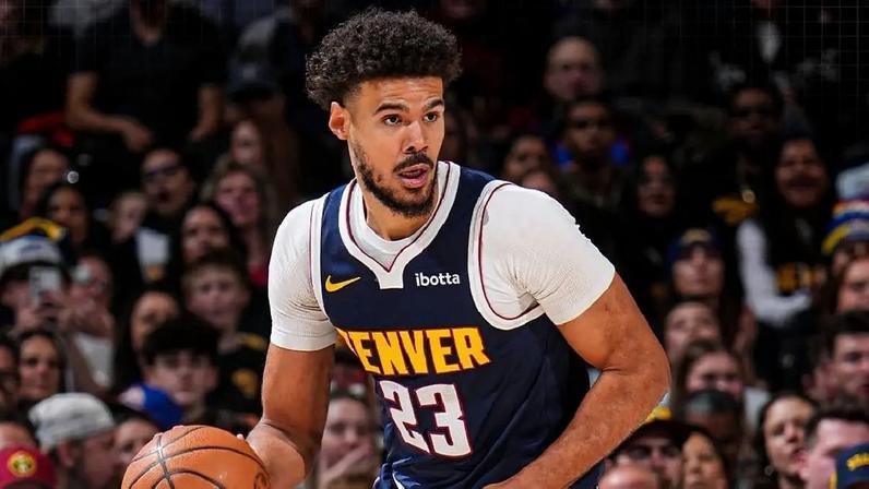 Cam Johnson em ação