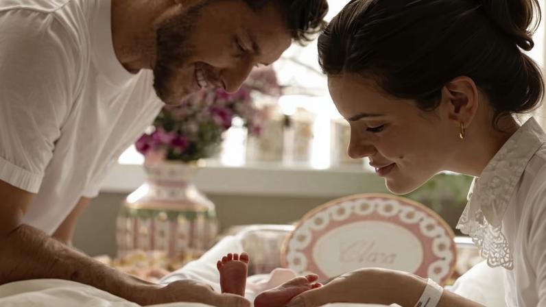 Camila Queiroz e Klebber Toledo anunciam nascimento da filha — Foto: Reprodução/Instagram