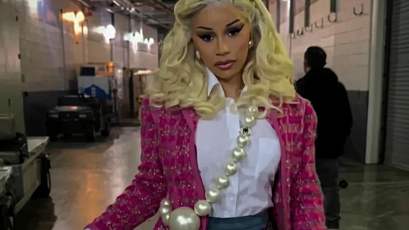 Cardi B arrived at MetLife Stadium on Dec. 28 wearing a pink tweed Chanel jacket from Karl Lagerfeld’s Fall/Winter 1991 collection.