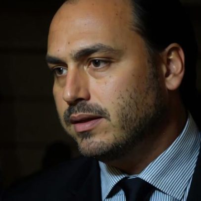 Carlos divulga lista de doenças de Bolsonaro para justificar prisão domiciliar