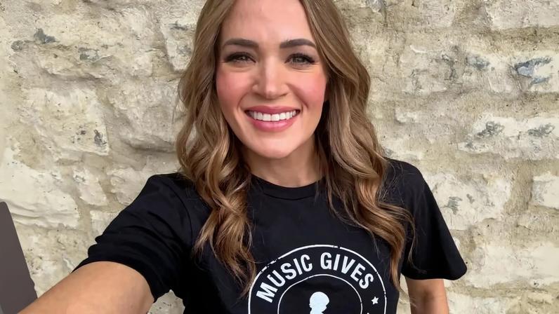 Carrie Underwood looked “different” after posting a photo with a new hair color. Instagram/Carrie Underwood