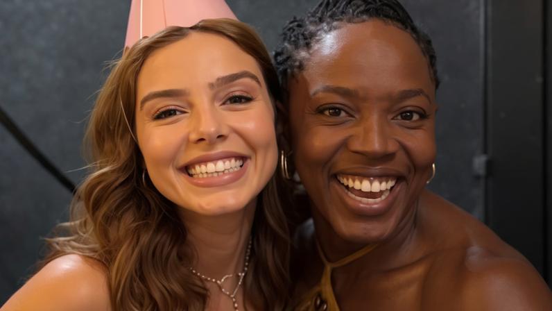 Elenco de 'Dona de Mim' celebra 27 anos de Clara Moneke — Foto: Reprodução Instagram