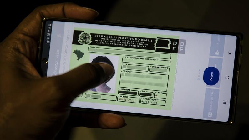 CNH Digital -,Carteira de Trânsito para Celular, Carteira Nacional de Habilitação (Foto: Marcello Casal Jr / Agência Brasi)