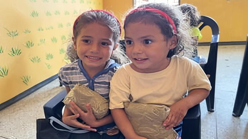 Crianças beneficiadas com a FÉ – Foto: Arquivo Pessoal
