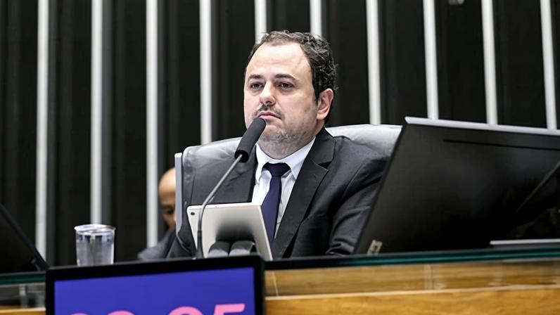 Deputado Glauber Braga (PSOL-RJ) tem mandato suspenso por seis meses após votação na Câmara, livrando-se da cassação. Entenda a negociação e os bastidores - Foto: Lula Marques/ Agência Brasil