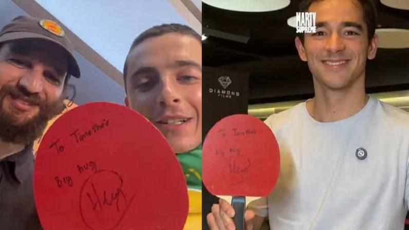 Hugo Calderano autografa raquete para Timothée Chalamet — Foto: Reprodução/Instagram