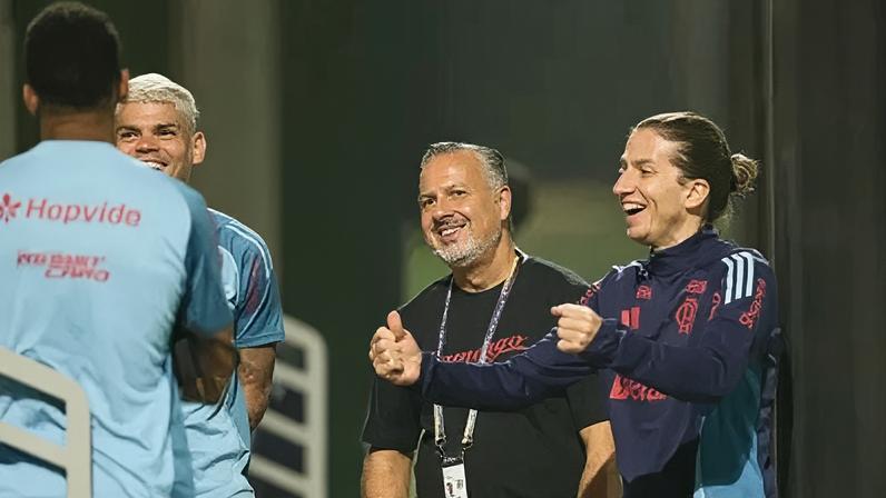 José Boto e Filipe Luís durante atividade do Flamengo em Doha, no Catar
