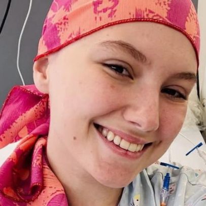 Isabel Veloso continua na UTI e recebe homenagem do pai