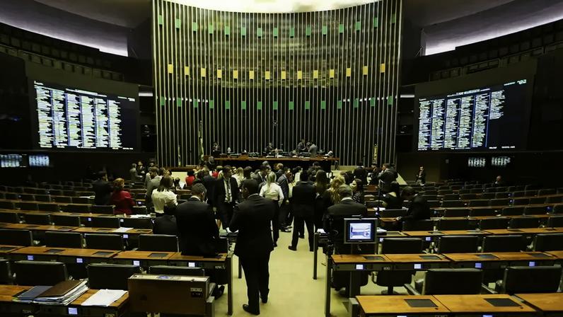 Transparência Internacional diz que votação na madrugada evidencia "negociatas escusas" na análise do PL da dosimetria. (Foto: Marcelo Camargo/Agência Brasil)