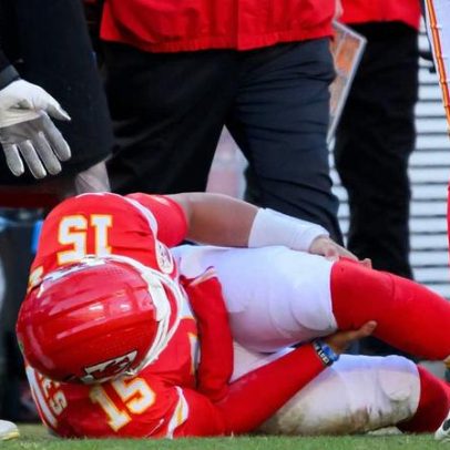Mahomes faz cirurgia bem-sucedida para reparar ACL e LCL
