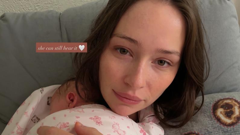 Elsie Hewitt with her infant daughter.