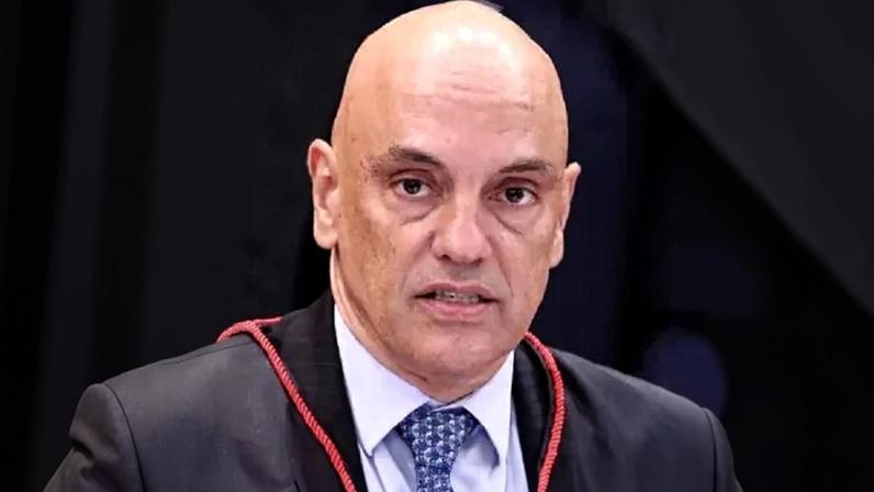 Moraes dá 24h para defesa de Filipe Martins explicar uso de rede social
