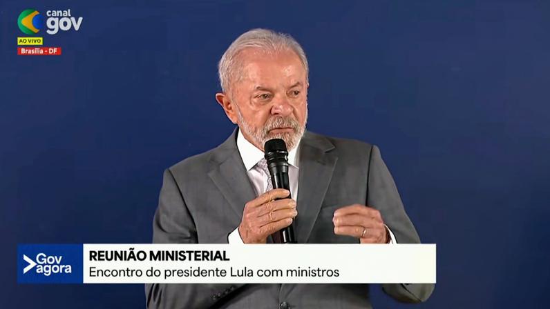 1 de 1 Em reunião ministerial, Lula diz ter afirmado a Trump que é mais barato conversar que fazer guerra — Foto: Reprodução/Youtube