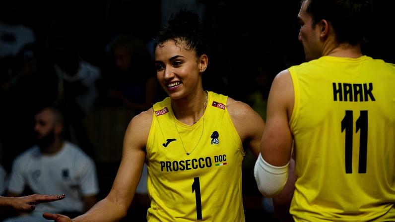 Gabi Guimarães durante partida no Mundial de vôlei (Foto: Deco Pires)