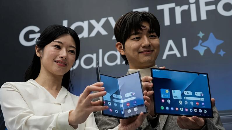 Galaxy Z TriFold: celular é o primeiro da Samsung com três telas. (Anadolu / Colaborador/Getty Images)