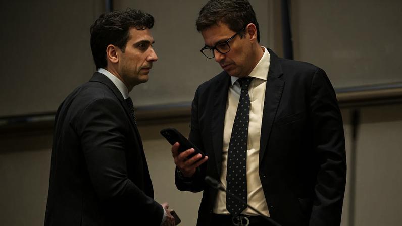 Sintonia técnica: encontro entre Gabriel Galípolo e Roberto Campos Neto no fim de 2024. Gestão atual manteve o rigor no combate à inflação, frustrando a ala política do governo. (Foto: José Cruz/Agência Brasil)