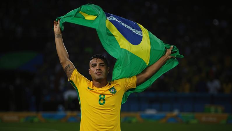 Rafinha Alcântara fez parte do time que conquistou o ouro olímpico para o Brasil em 2016 — Foto: Getty Images