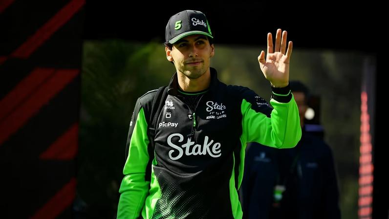 Bortoleto celebra reconhecimento no paddock da F1