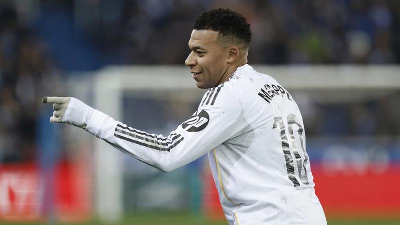 Mbappé marcou um dos gols do Real Madrid na vitória sobre o Alavés — Foto: Getty Images