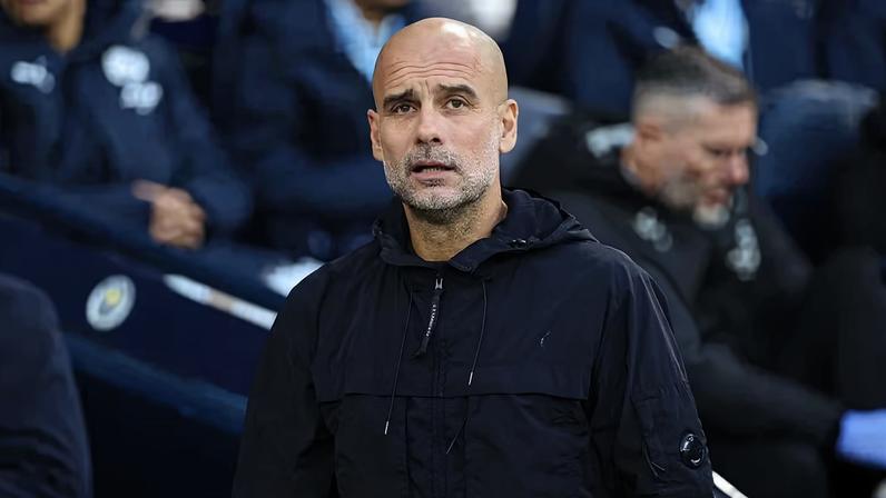 Pep Guardiola na partida contra o West Ham — Foto: Getty Images