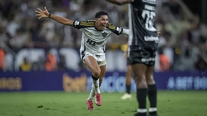 Rony comemora golaço na vitória do Atlético-MG sobre o Ceará