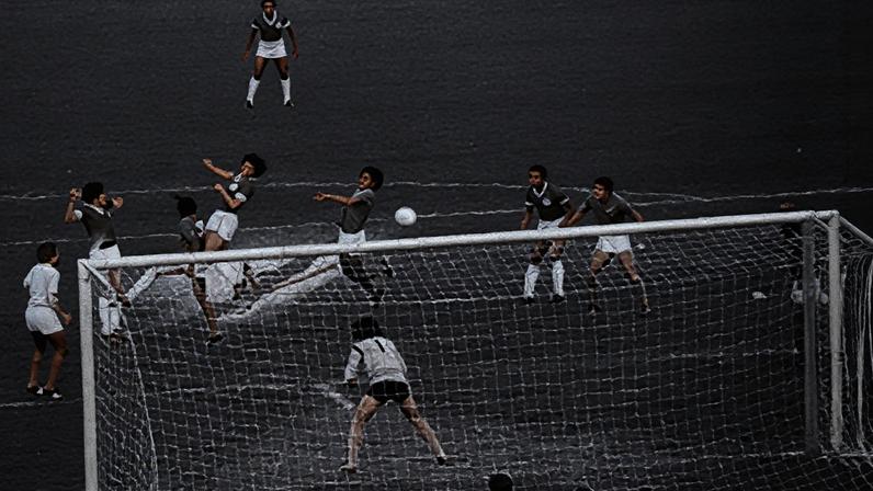 O Gol Iluminado de Figueroa, na final contra o Cruzeiro (Foto: Museu do SC Internacional)