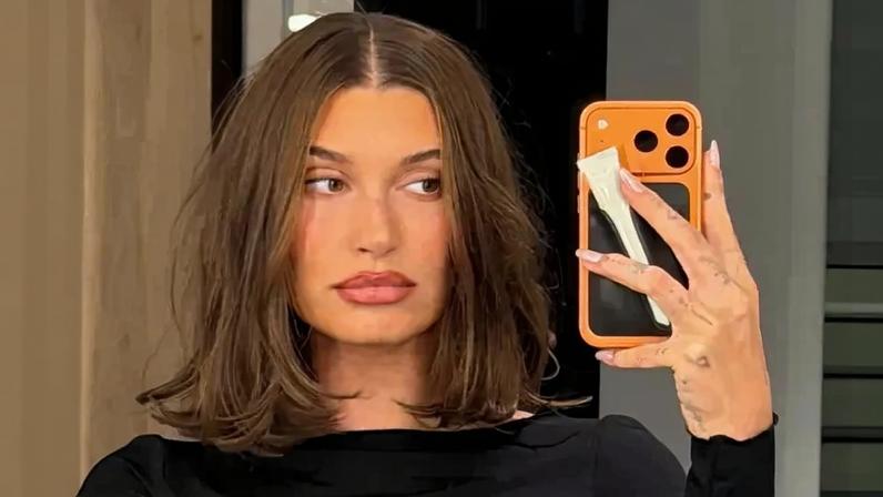 Hailey Bieber showed off her fresh bob in a mirror selfie on Sunday. Instagram/@haileybieber