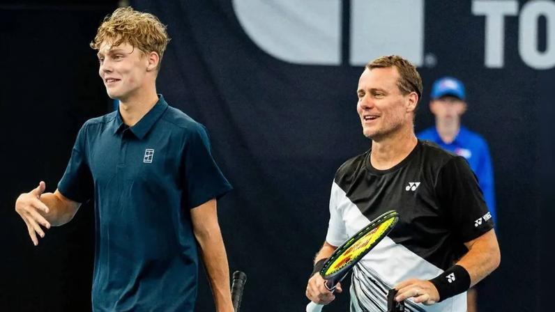 Cruz Hewitt e o pai, Lleyton (Tennis Australia)