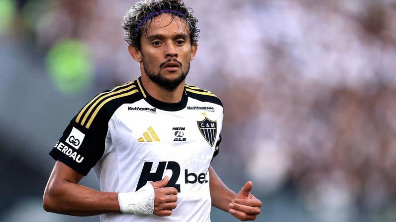 Vitinho, lateral do Botafogo, durante partida contra o Red Bull Bragantino, no Nilton Santos, pelo Brasileirão