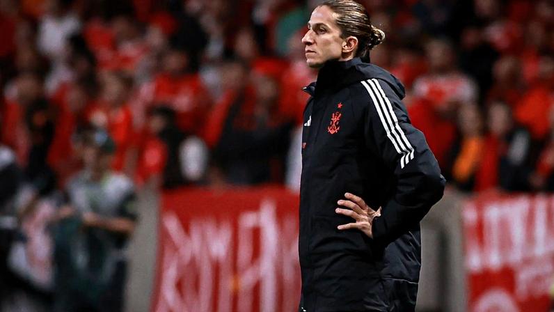 Royal explica começo difícil no Flamengo e cobra 'pé no chão' para a próxima temporada: 'Futebol não se vive de passado' (2:26)