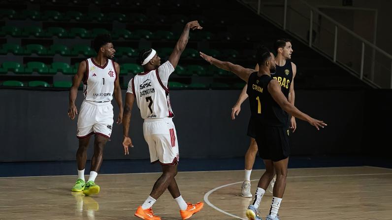 Flamengo venceu a equipe do Obras Sanitarias por 84 a 80 (Foto: Enzo Santos / FIBA)