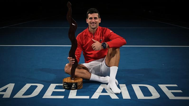 O sérvio Novak Djokovic vai buscar o terceiro título em Adelaide (AFP)