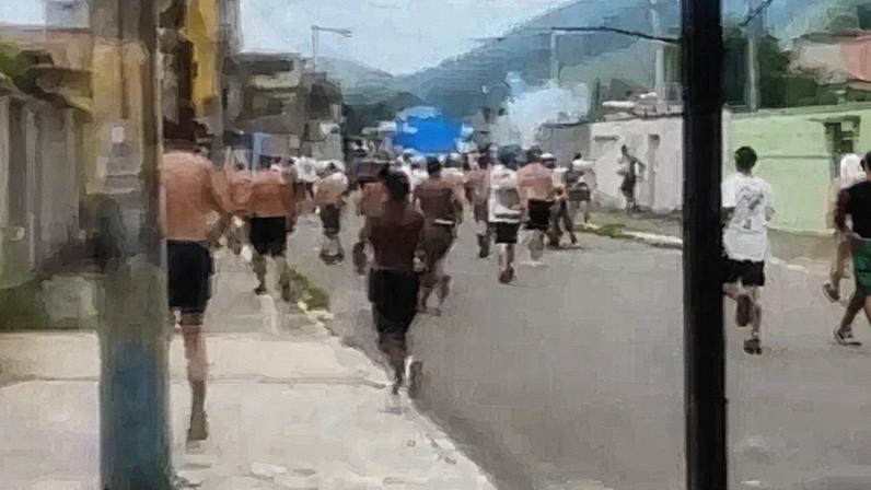 Torcedores de Fluminense e Vasco entraram em confronto (Foto: Reprodução)