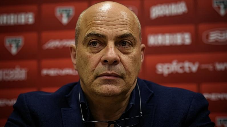 Douglas Schwartzmann coordenava as categorias de base em Cotia (Foto: Arquivo Lance)