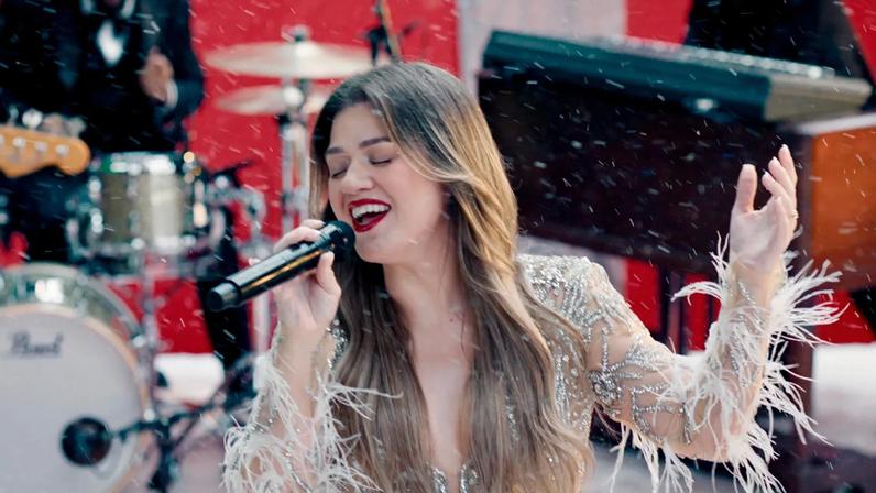 NFL Christmas Gameday: Cowboys vs. Commanders. Kelly Clarkson.