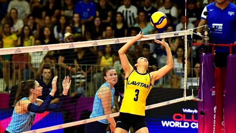 A levantadora Macris, da seleção brasileira, durante o Mundial de Clubes (Foto: Deco Pires/ Fotojump)