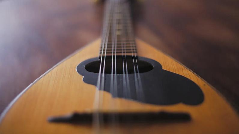 Grande Roubo de Mandolim de 2025 termina com ladrão embriagado devolvendo o bem