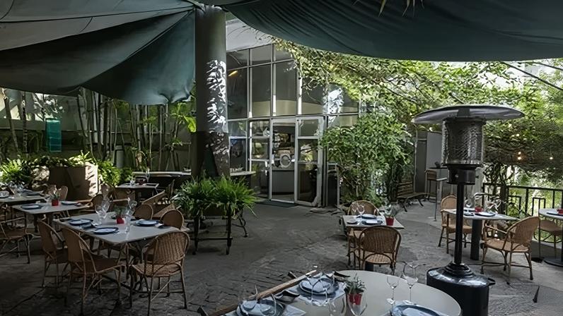 Confira onde comer no dia 1 de janeiro em São Paulo. Na foto, ambiente do restaurante Amadeus